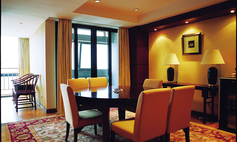 實(shí)木酒店套房家具為什么一定要留縫？